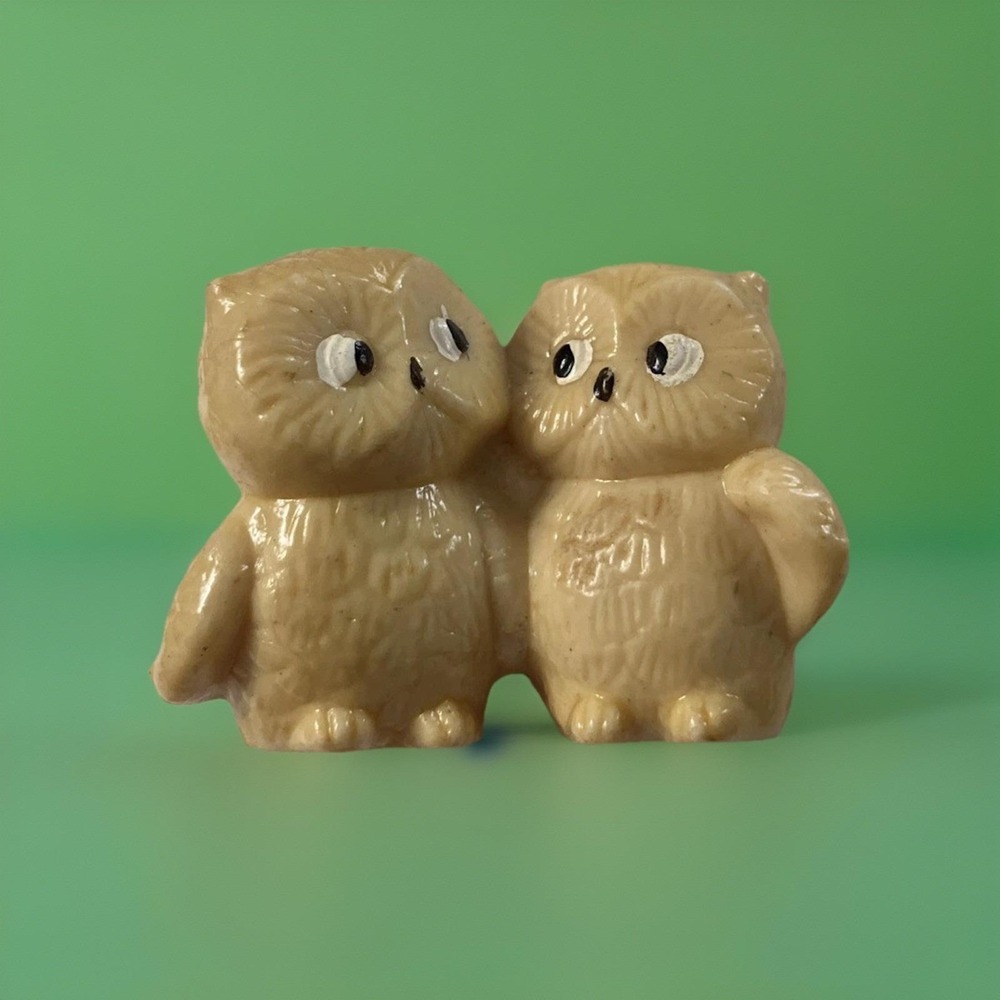 Vintage Side Eye Owl Couple Hong Kong Kitsch Hard Plastic Tan Mini Owl Figurine - Picture 2 of 16